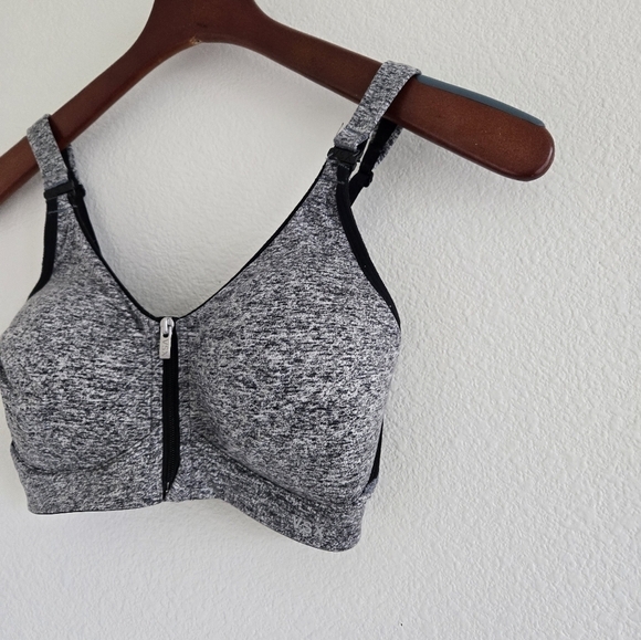 Victoria's Secret Gray Incredible Lightweight Max Zip Front Sports Bra 32D - Picture 2 of 13